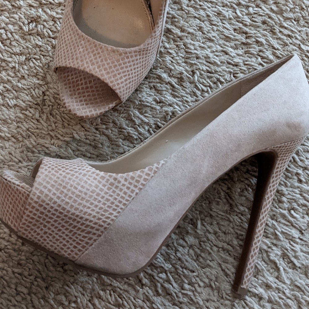 Jessica Simpson high pumps beige